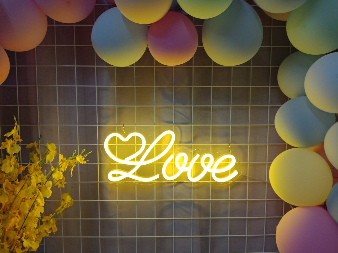 "Love" Letreros Neon (Inventario: 3 unidades)