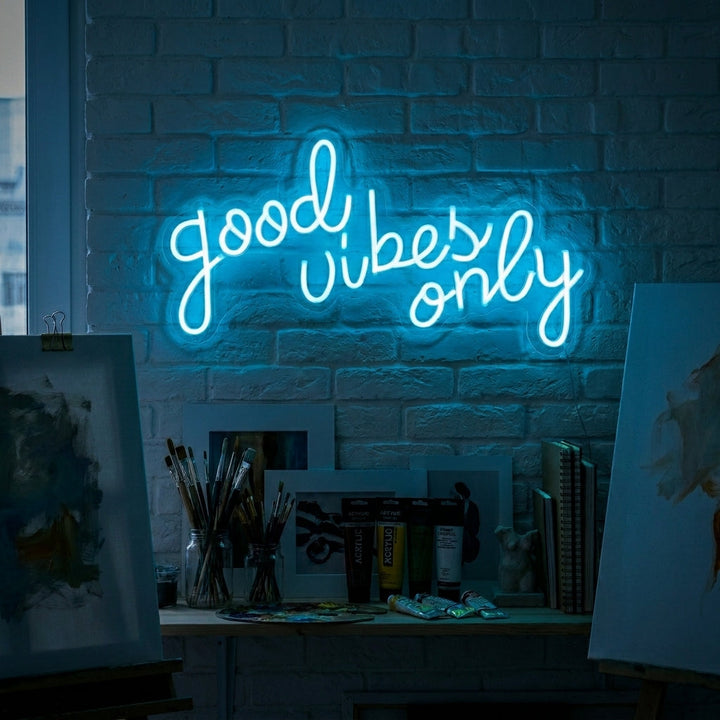 "GOOD VIBES ONLY" Letreros Neon