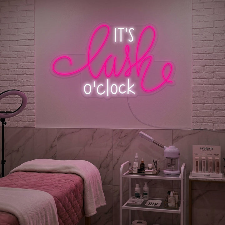 "Its Lashes Oclock" Letreros Neon