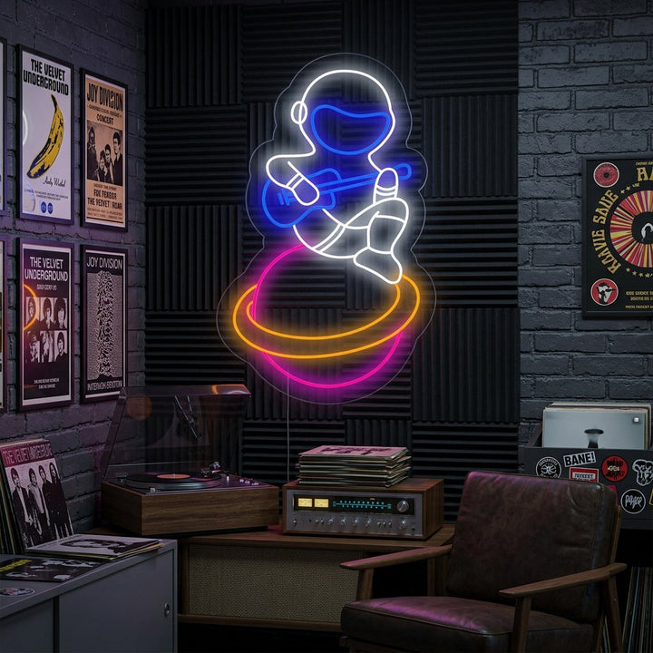 "Musico Astronauta Sentado En Planeta" Letreros Neon