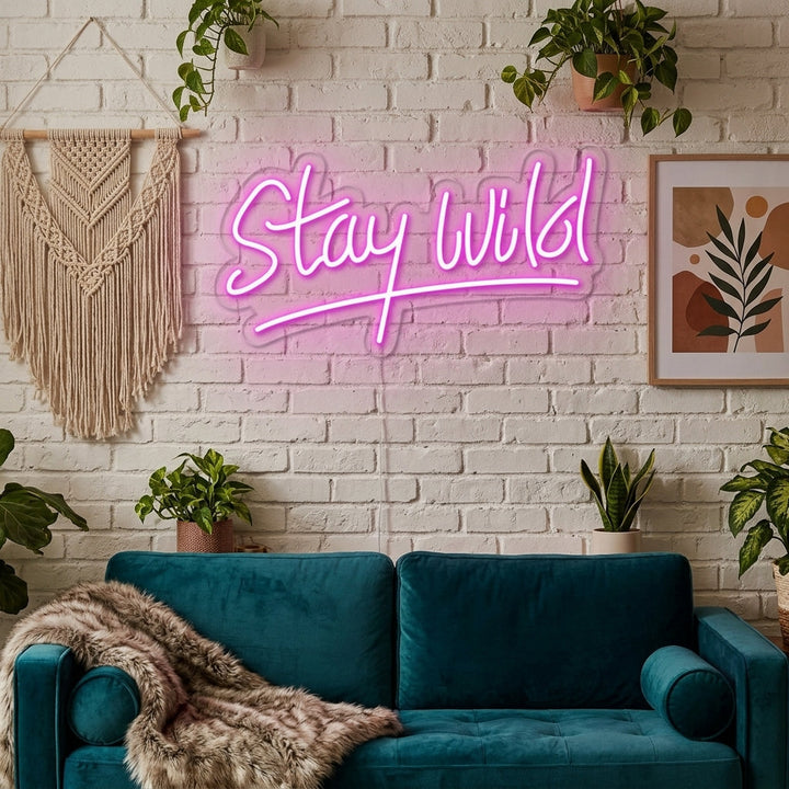 "Stay Wild" Letreros Neon