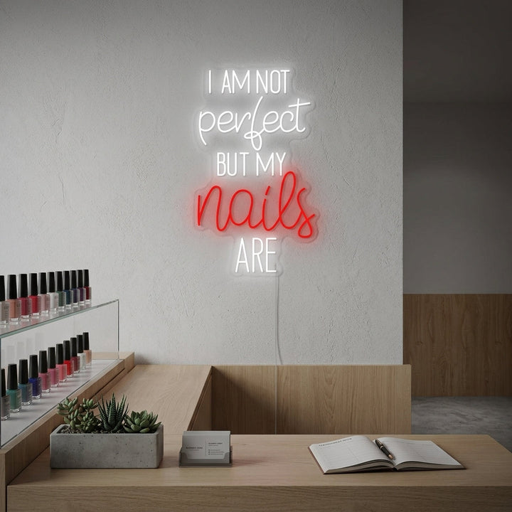 "I Am Not Perfect But My Nails Are" Letrero de neón
