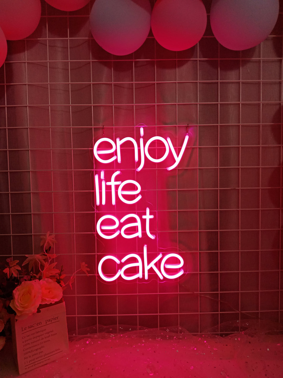 "Enjoy Life Eat Cake" Letreros Neon (Inventario: 3 unidades)