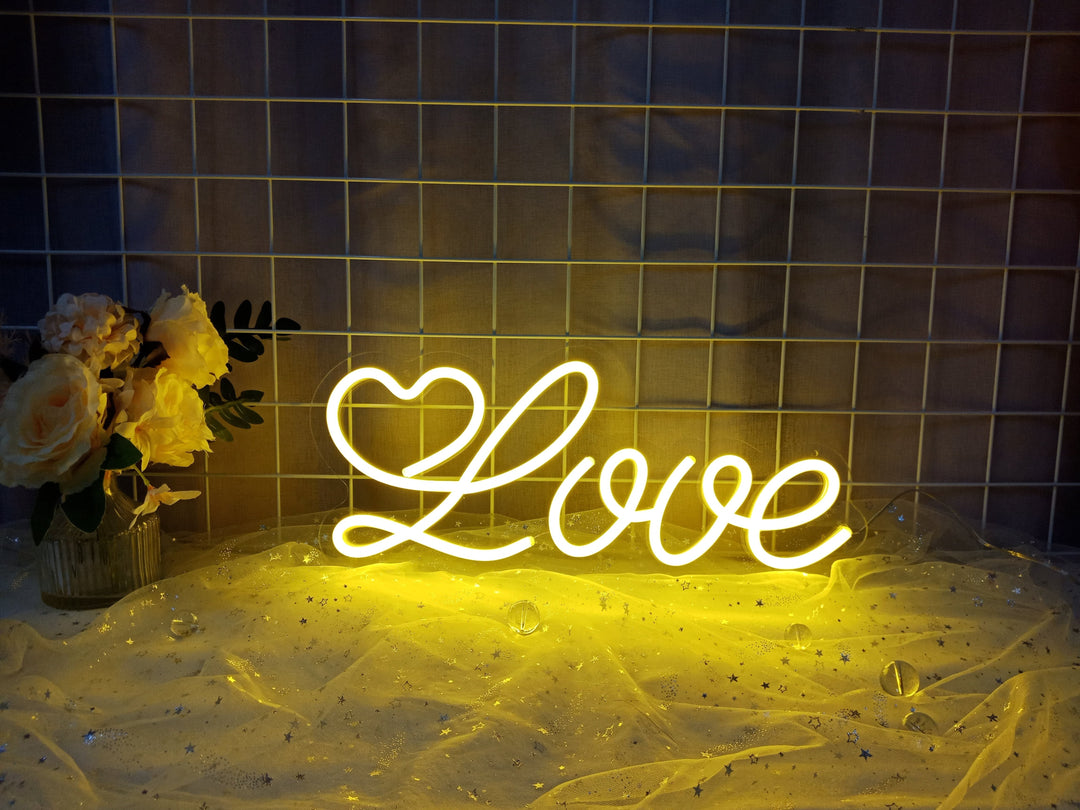 "Love" Letreros Neon (Inventario: 3 unidades)