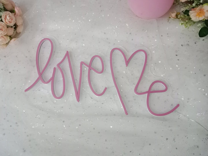 "Love Me" Letreros Neon (Inventario: 2 unidades)