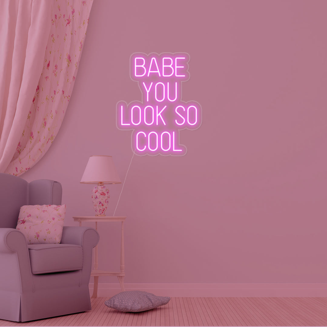 "Babe You Look So Cool" Letreros Neon