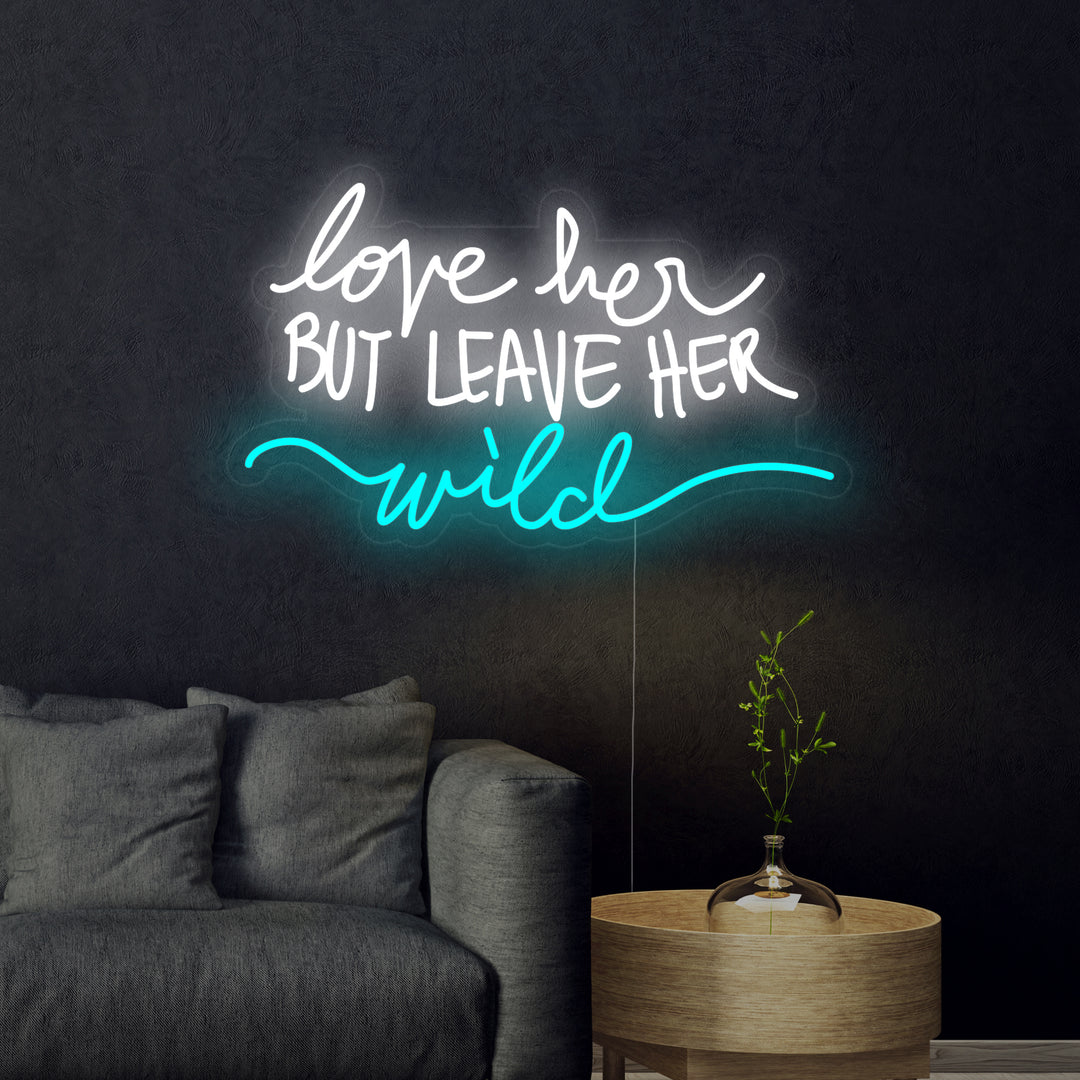 "Love Her But Leave Her Wild" Letreros Neon