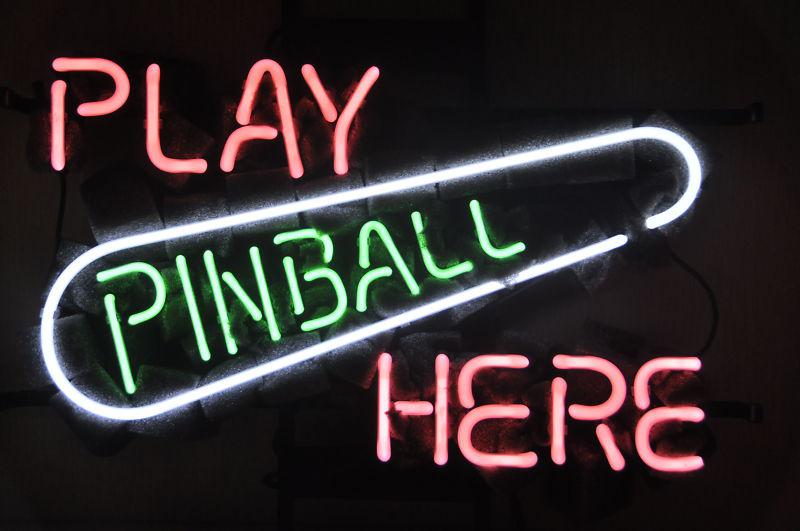 "Play Pinball Here, Sala De Juegos" Letreros Neon