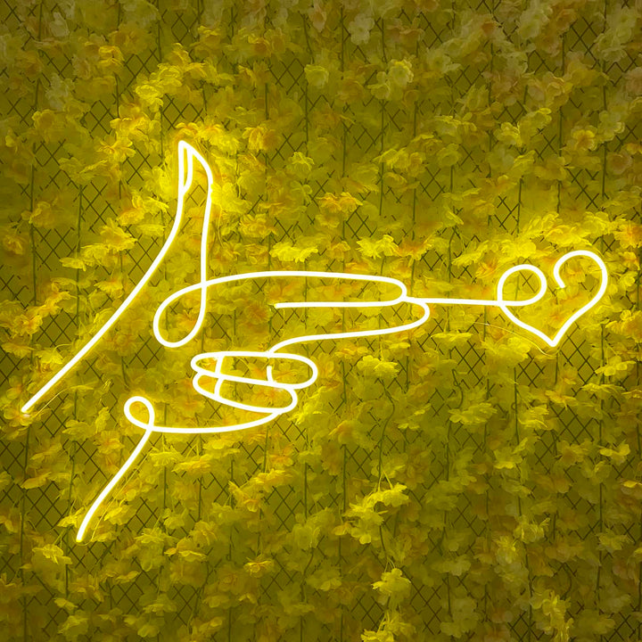 "Disparar Amor Corazón" Letreros Neon