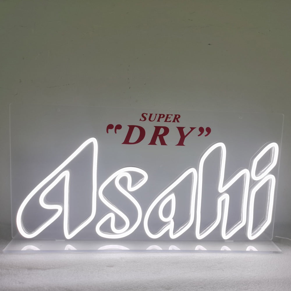 Acabado Asahi Super Logo seco signo de neón brillando en blanco y rojo